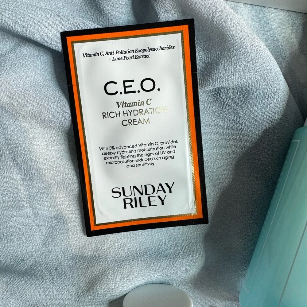 ✨ Sunday Riley Skincare Discovery Travel Bundle + 9 Samples! ✨